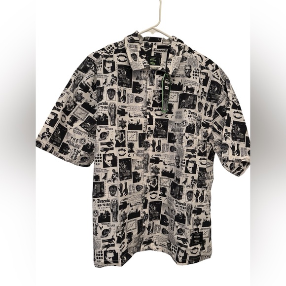 UNIVERSAL MONSTERS® X LEVI'S® SHORT SLEEVE SLOUCHY CAMP SHIRT - Picture 2 of 4